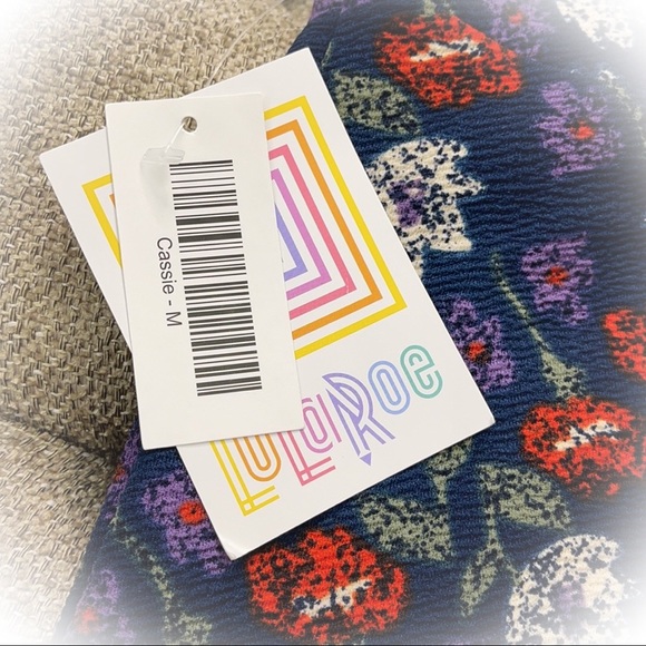 💕Beautiful NWT Lularoe Cassie pencil skirt💕 - Picture 5 of 9